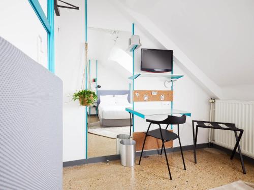 French Theory - image 6