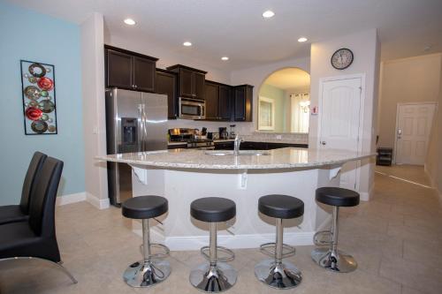 Lovely home 15 min to Disney at Solterra Resort in Davenport, USA