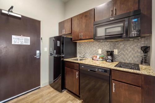 MainStay Suites Lincoln University Area - image 8