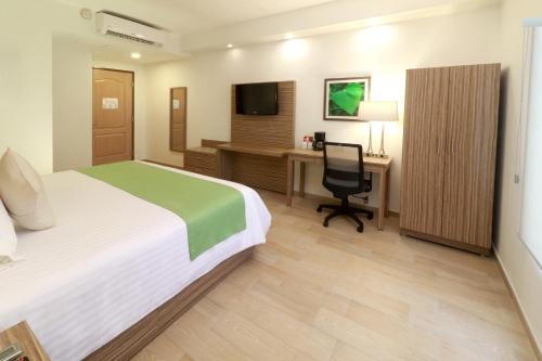 Wyndham Garden Monterrey Valle Real Room Type - King Room