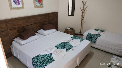 3 twin beds