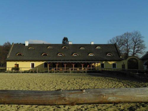 Dvůr Olšiny -Hotel and Horse-riding