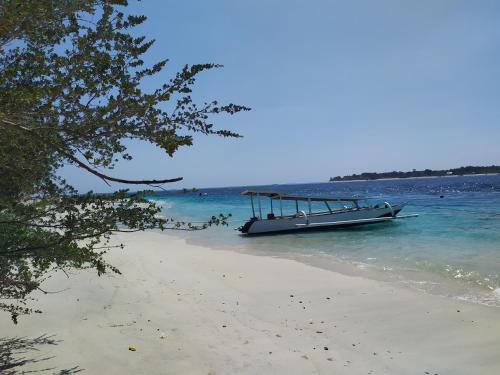 Beach, Kusuka Bungalow in Lombok