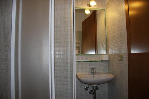 Hotel Adelchi Room Type - Economy Double Room
