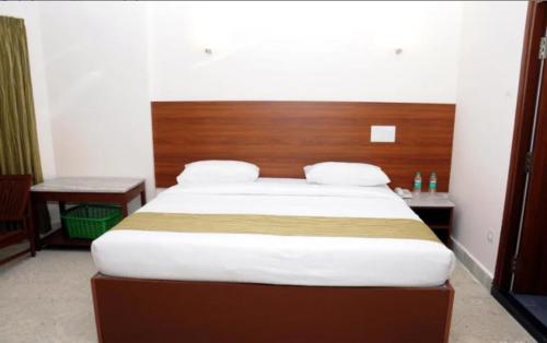 Sreeparthi Hotel