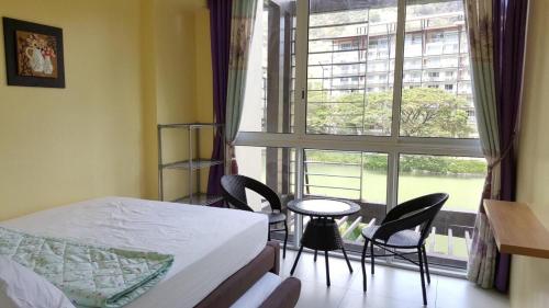 Creys Condo 2 at Pico de Loro Cove in นาซุกบู