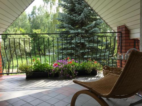 ระเบียง/ชานเรือน, Willa Tini Sauna Basen in โรบุญ