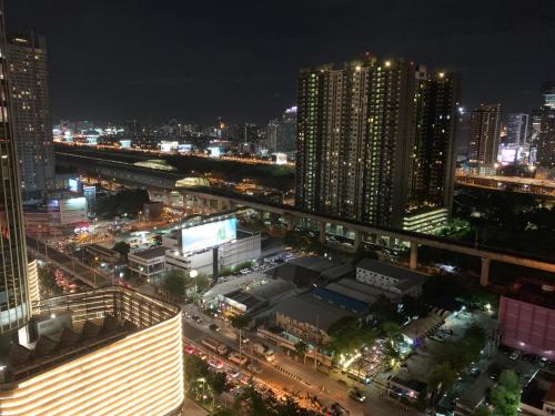 Bangkok Never Sleeps:Luxury Condominium，City Center，Infinity Pool, S Bangkok Never Sleeps:Luxury Condominium，City Center，Infinity Pool, Sunbathing,Sa