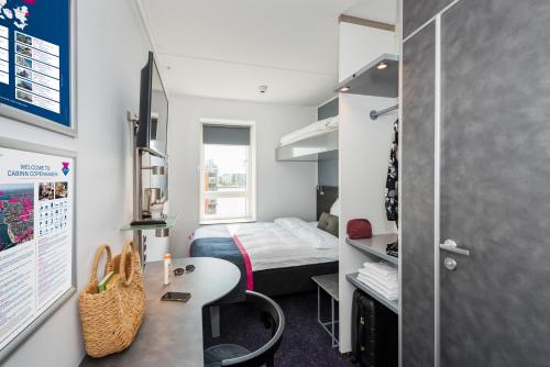 1 double bed, 1 bunk bed