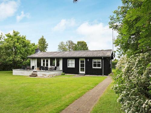 6 person holiday home in Dronningm lle