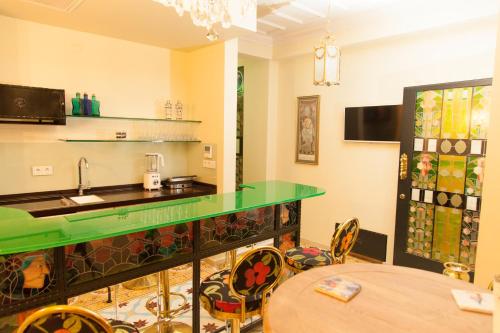 Villa Pera Suite Hotel - image 14