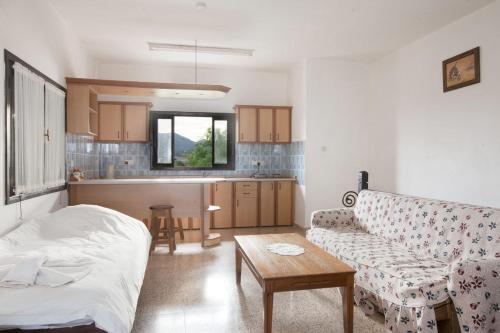 Balci Plaza Hotel and Balci Plaza guest Bungalows Karpaz peninsula in Yeni Erenköy