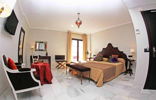 Double or Twin Room with Private Terrace and Sea View Hotel La Fonda 62