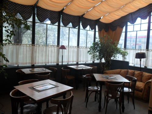 餐廳, 雷伊豪爾赫島酒店 (Hotel Isla Rey Jorge) in 蓬塔阿雷納斯