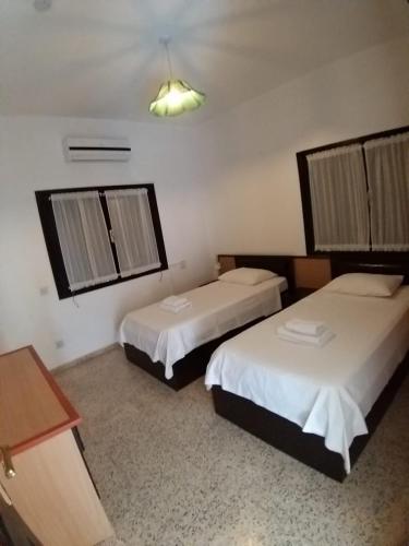 2 twin beds, 2 sofa beds