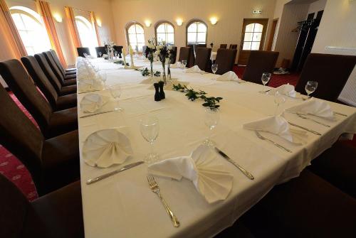 餐飲選擇, 伊瓦布魯恩酒店 (Hotel Evabrunnen) in 比紹夫斯韋達