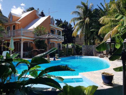 The Tourelle of Paradise with Big Heated Private Pool May-Aug