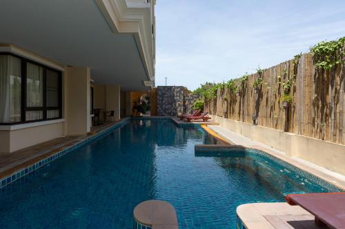 The Lago by Holy Cow 75 The Lago by Holy Cow 75