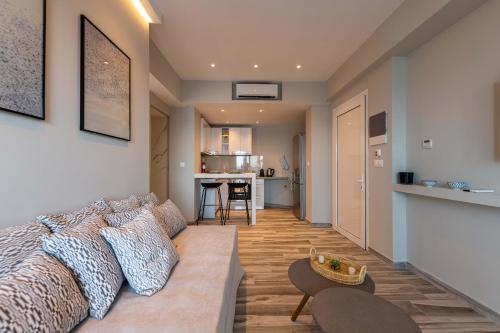 1 queen bed, 1 sofa bed