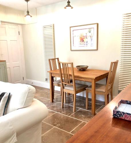 Lauras Townhouse Apartments Garrard's Retreat, Bath (photo 3)