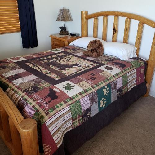 Wolf Den Log Cabin Motel and RV Park