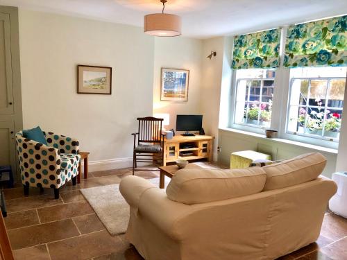 Garrard's Retreat - 1 Bedroom with marble floors & patio - image 7