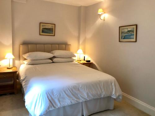Garrard's Retreat - 1 Bedroom with marble floors & patio - image 10