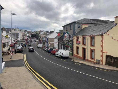 Ard Cashel, Barrack Brae in Dunglow