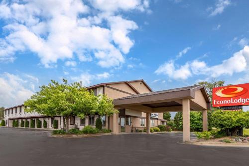 Econo Lodge - Accommodation - Traverse City