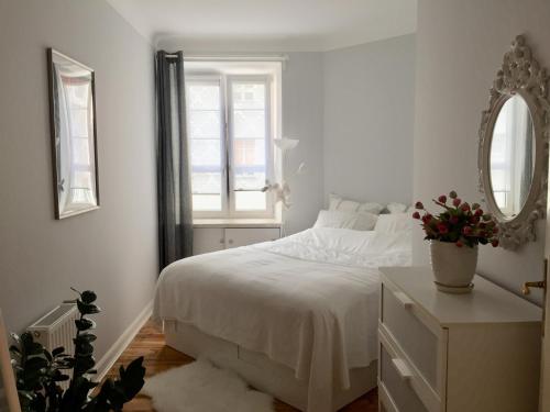 Beautiful apartment in the heart of Warsaw, Poznanska 1