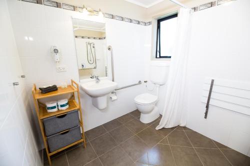 One-Bedroom Suite - Disability Access image 6
