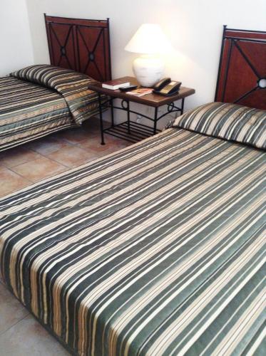 Standard Twin Room image 3