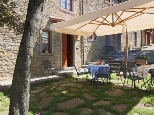 ระเบียง/ชานเรือน, Cozy Farmhouse with Pool in เกียสซา ซูเปริออเร