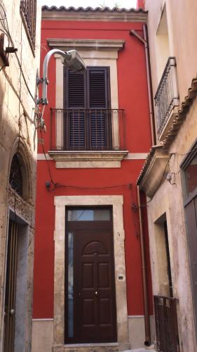  Grande casa vacanza a due passi dal nostro bellissimo centro storico!, Pension in Noto