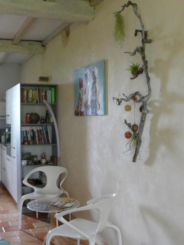 F.erme rénovée au milieu d'un jardin paysager chambre d'hôte Bois de Labarthe