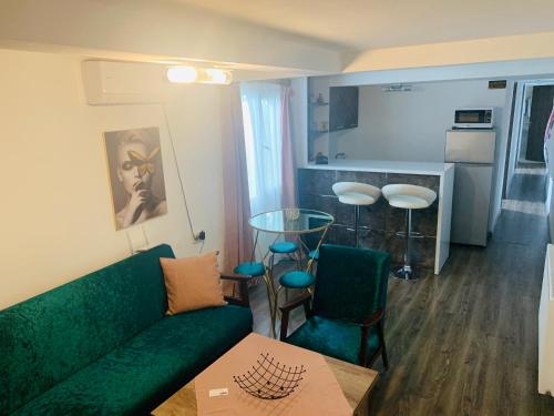 2 bedrooms, 4 beds