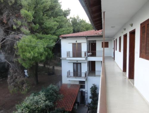 Chris Apartments - Photo 3