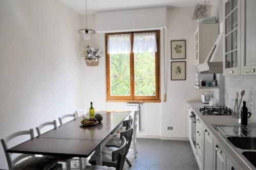 LARGE&QUIET with PARKING AC 20 min from center