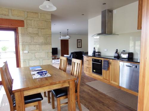 Facilities, Mahana Farm Cottage in Nelson