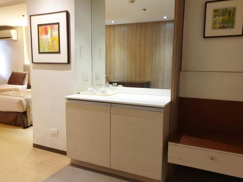 Imperial Palace Suites Image 12
