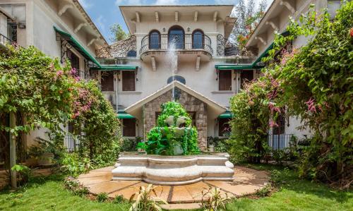 Bella Vista by StayVista - A haven with lush green surroundings, Zen garden, Quirky decor & A inviti Malavli
