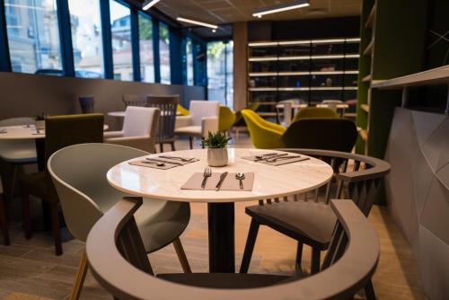 Hotel Campanile Montpellier Centre St Roch - image 2