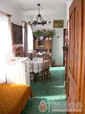 Kanyar Vendégház (Kanyar Vendeghaz) in Mecsekoldal