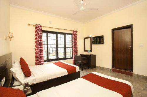 Double Room image 3