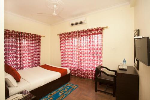 Double Room with Balcony image 3