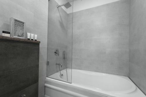 HYDEWEST INDIA - The Medicity - Orchid Studio Luxury Serviced Apartment Gurgaon