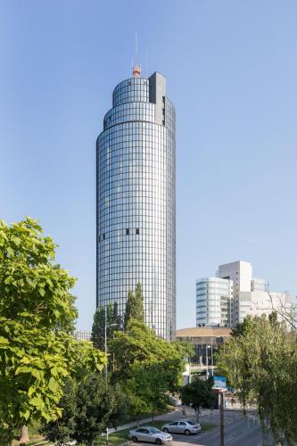 Spacious 2BDR Apartment with Beautiful Terrace - image 12