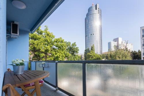 Spacious 2BDR Apartment with Beautiful Terrace - image 2