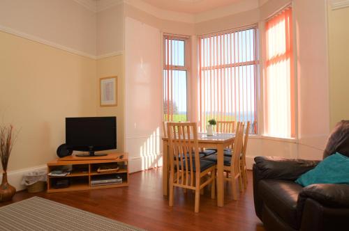 Sebright Holiday Apartment - image 11