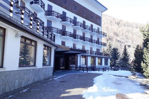 Appartamento Pragelato centro con giardino privato